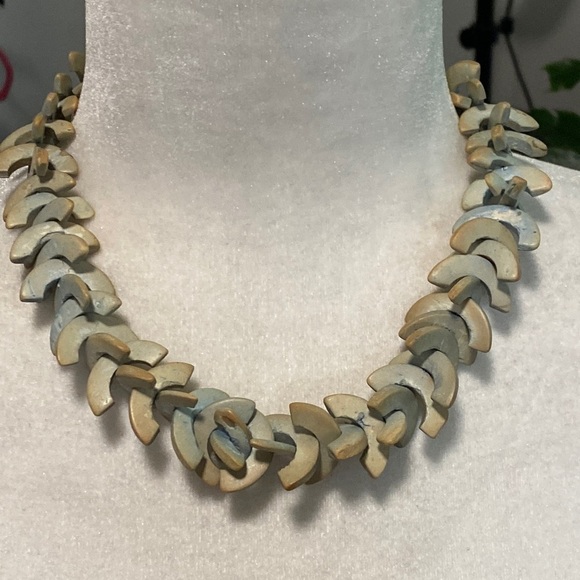 Seashell Cream Howlite Chevron Arrow Bohemian Edgy Minimalist Choker Necklace - Picture 7 of 16